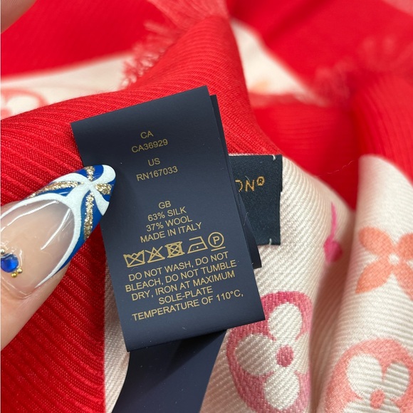 ❌SOLD❌🔥RARE!!! Louis Vuitton•Sunrise Aquarelle Shawl 55 x 55 - Picture 6 of 6